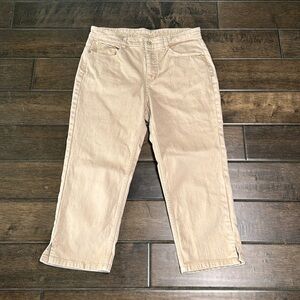 ❤️3/$30 Jaclyn Smith Women's Cream Capri Jeans
